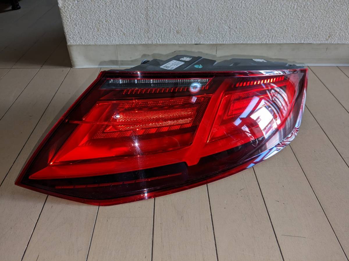 アウディ TT 8S 純正 テールランプ 右 中古品 8S0945096 テールライト