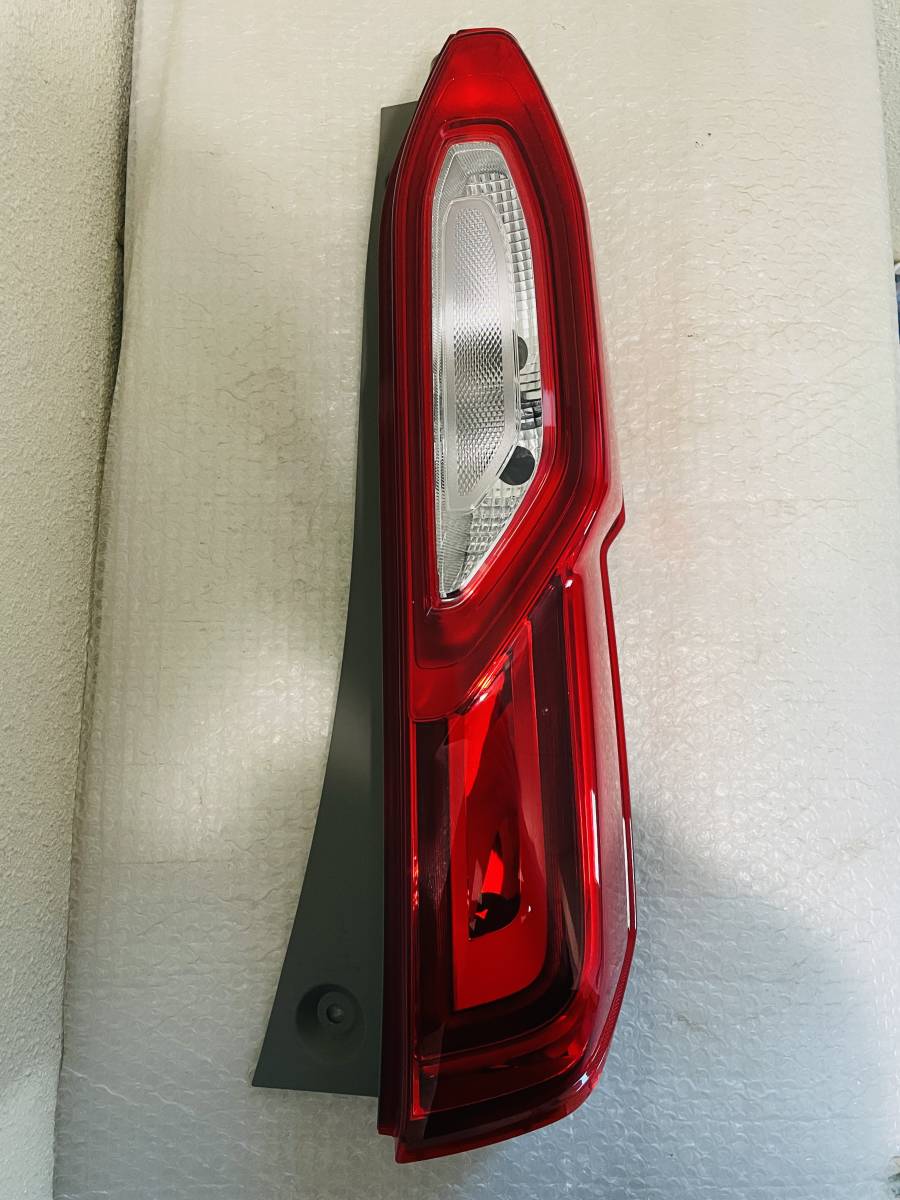 良品 JF3 JF4 N-BOX 後期 純正 LED 右テールランプ ICHIKOH D274 JF3