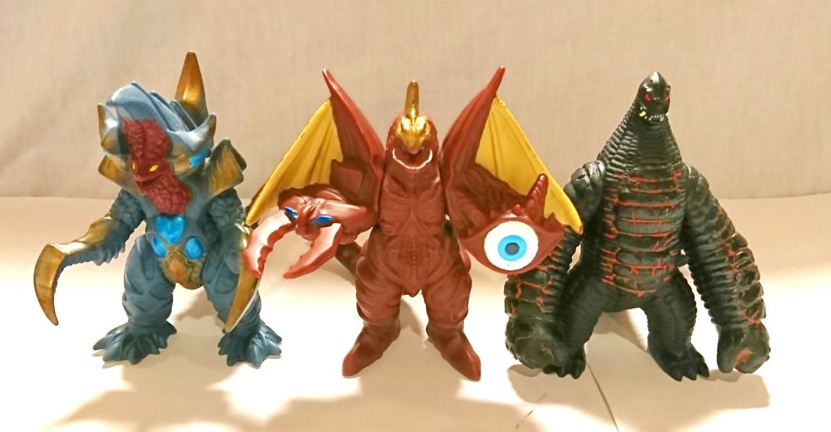 ☆処分 バンダイ 食玩 ウルトラマン対決セット ソフビヒーロー 