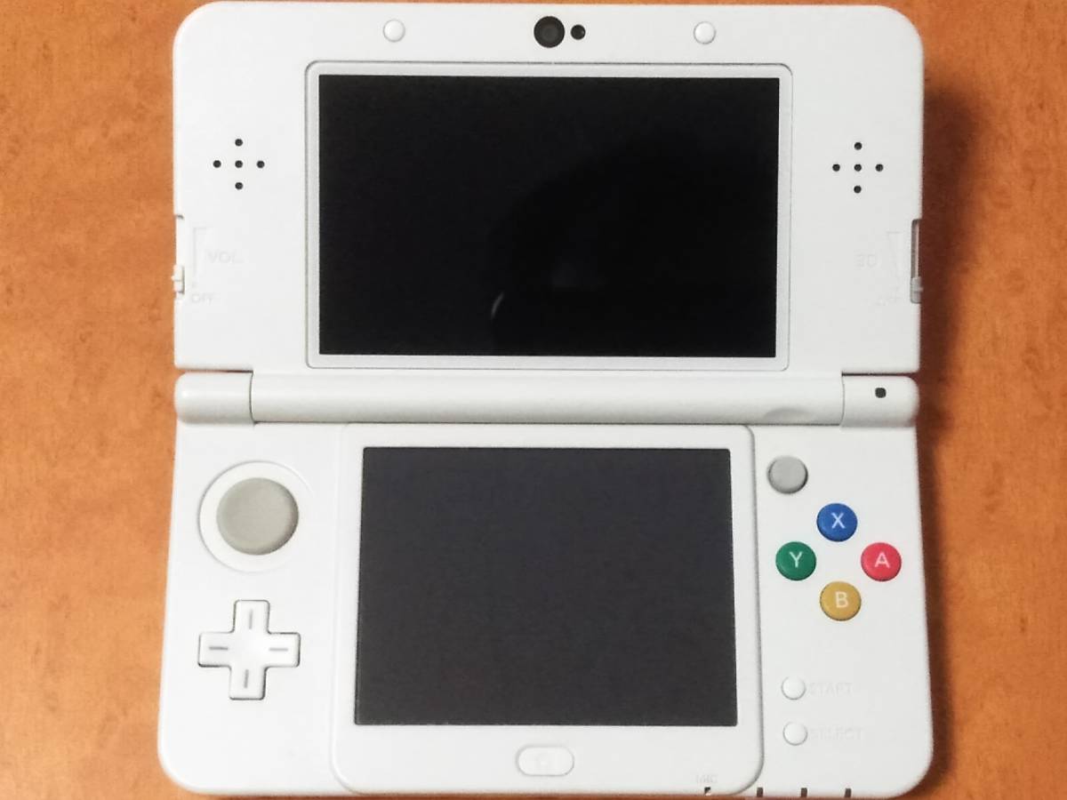 希少 New3DS ホワイト 中古 Ver11.4.0-37J 液晶面ほぼ無傷  