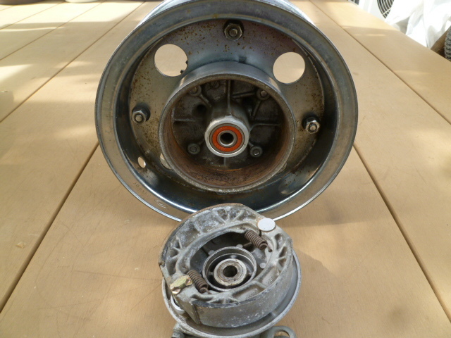 モンキー純正メッキホイール　ハブ、ブレーキ、スプロケット付き 