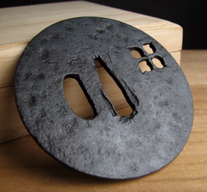 Yahoo!オークション - 時代武具 鉄地透かし鍔 ［銘 江府住正栄］ 桐箱