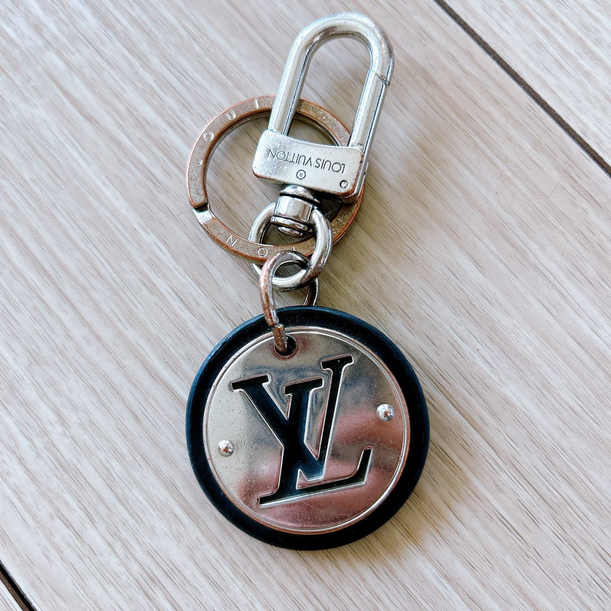 LOUIS VUITTON LVキーリング キーリング キーホルダー VUITTON 国内発