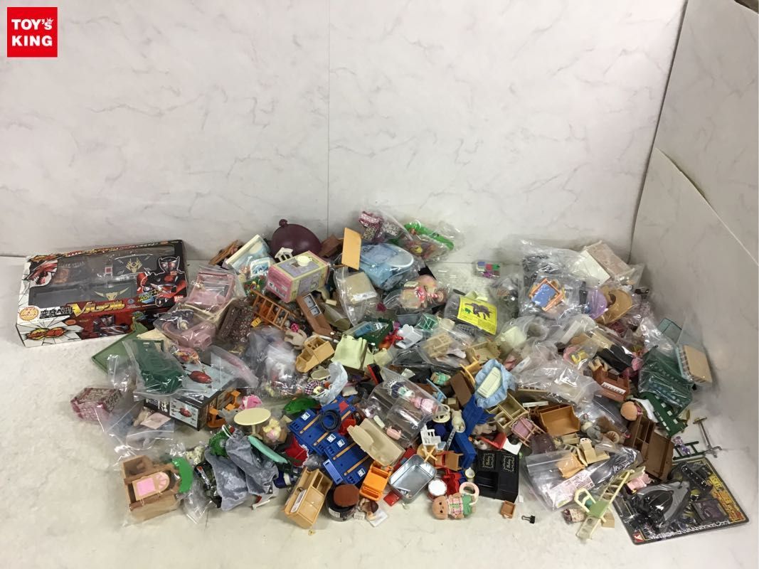 1円〜 同梱不可 ジャンク 仮面ライダー龍騎、シルバニアファミリー