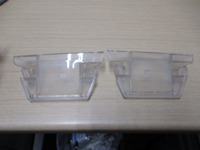 ☆ジャガーXJ☆X350☆X358☆純正ナンバー灯カバー左右☆08年