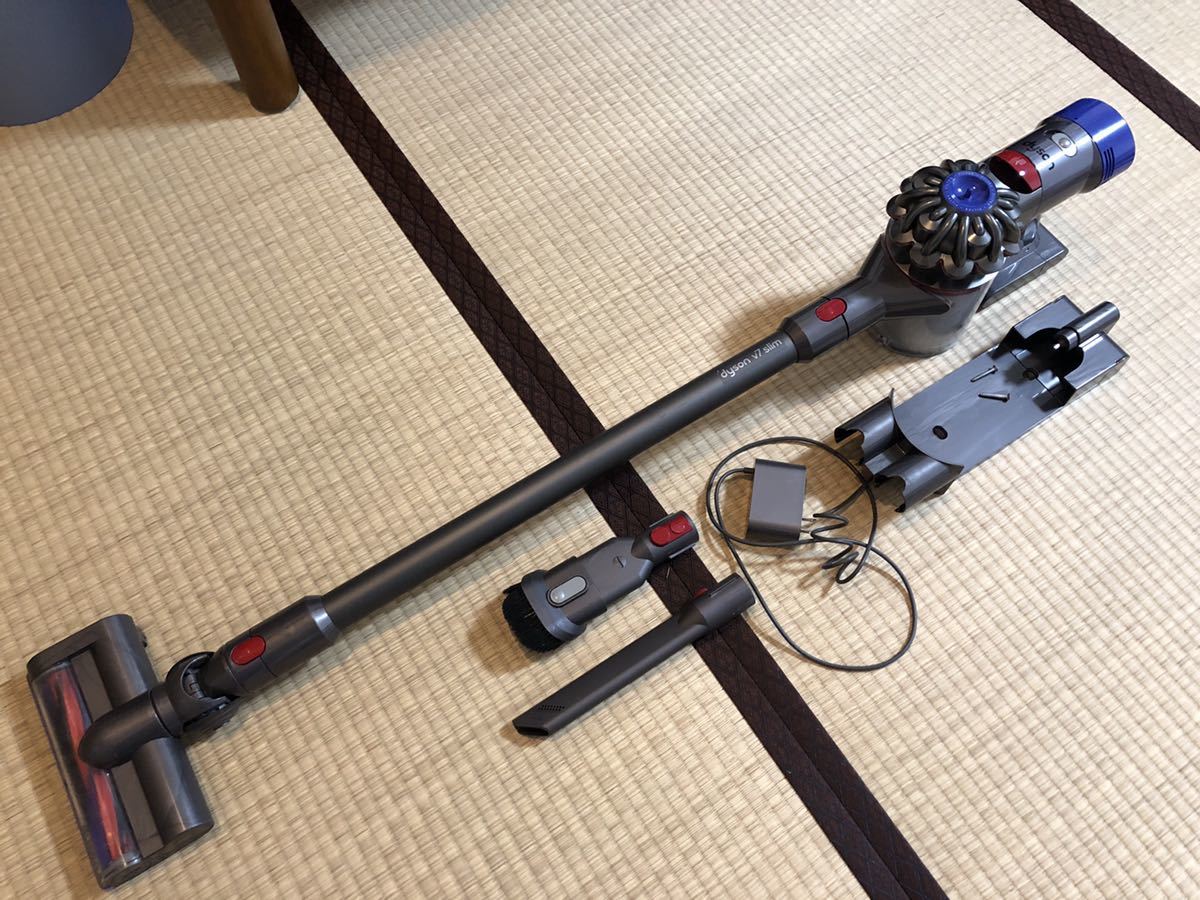 ○中古 dyson(ダイソン)コードレスクリーナー v7 Slim SV11 SLM【B8V