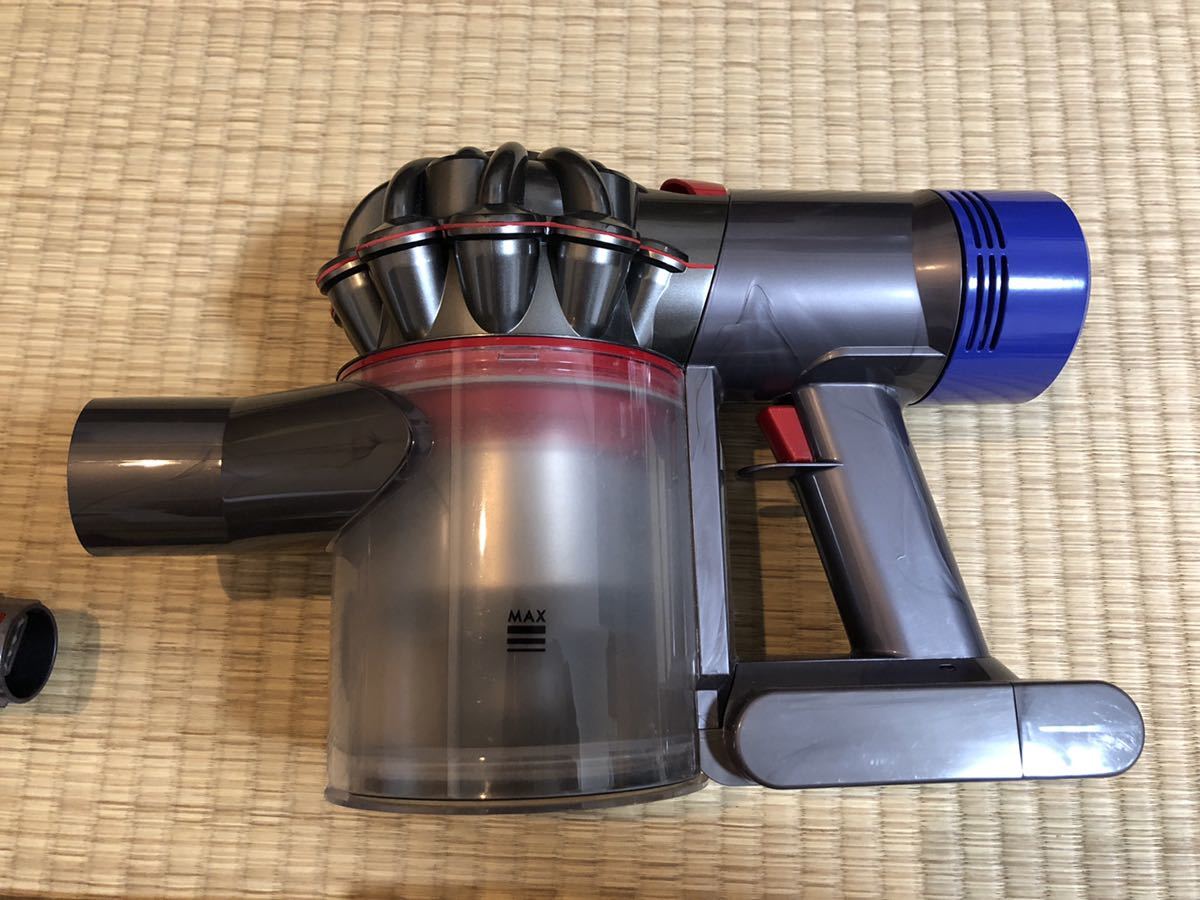 ○中古 dyson(ダイソン)コードレスクリーナー v7 Slim SV11 SLM【B8V