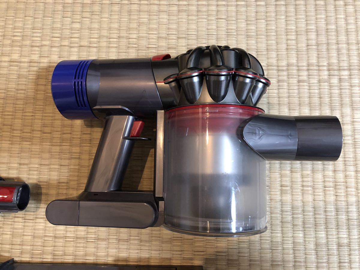 ○中古 dyson(ダイソン)コードレスクリーナー v7 Slim SV11 SLM【B8V