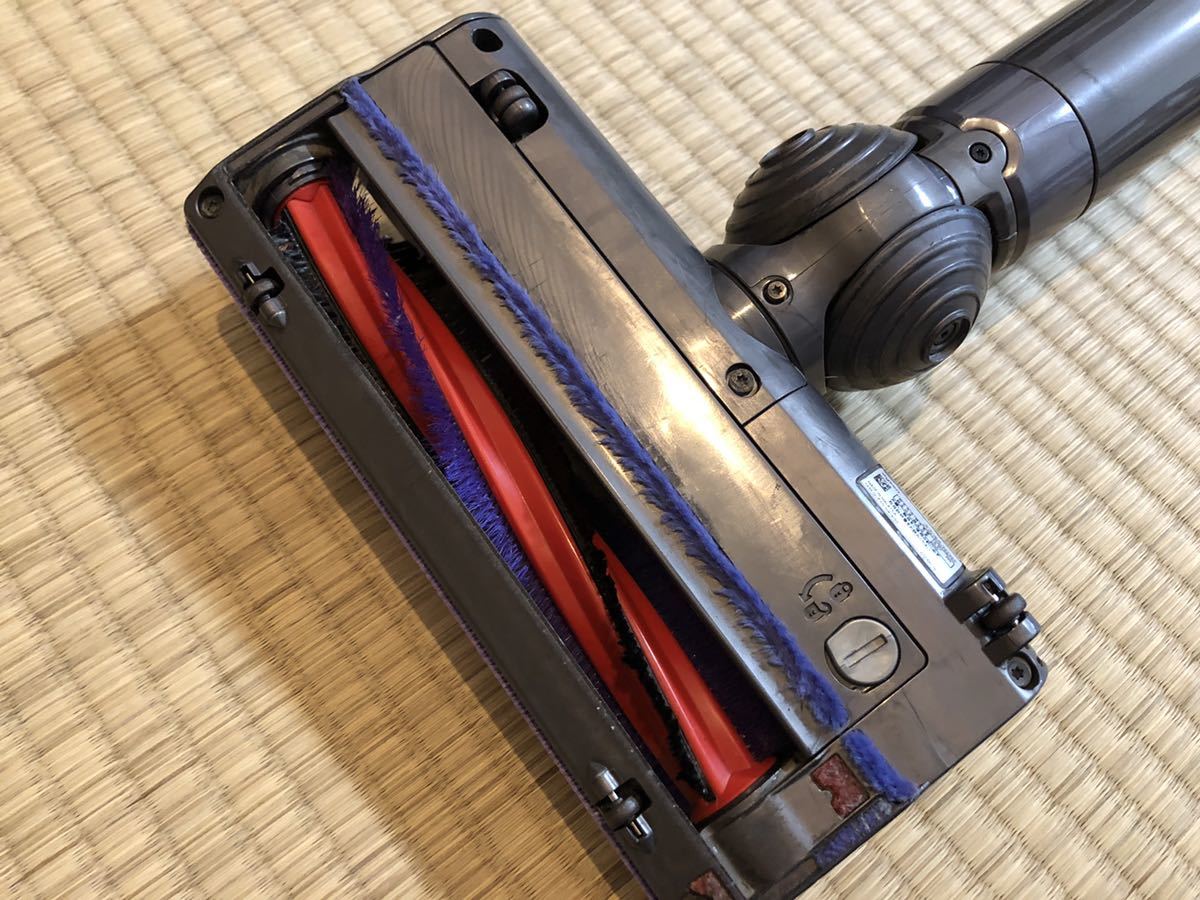 ○中古 dyson(ダイソン)コードレスクリーナー v7 Slim SV11 SLM【B8V
