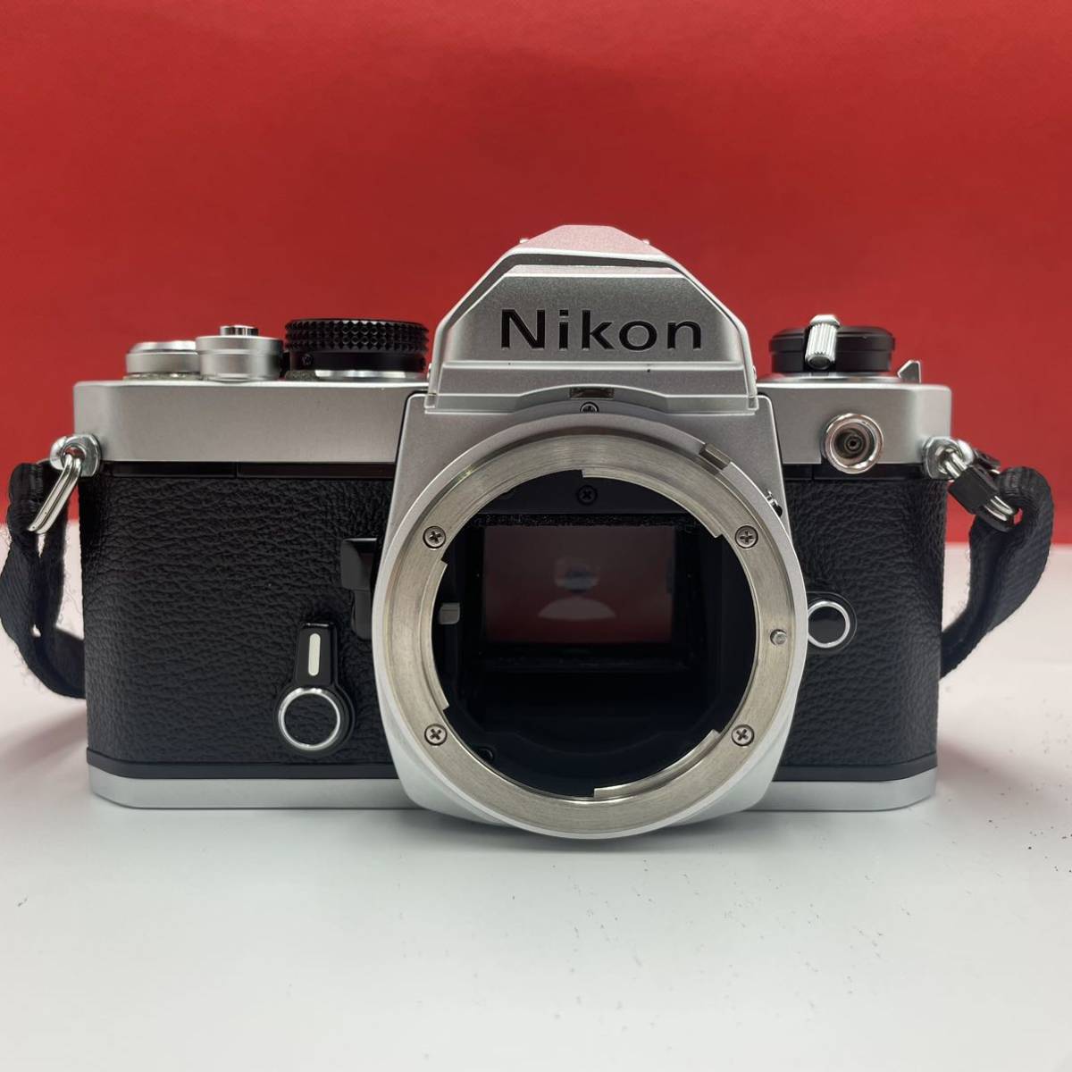 ニコン　Nikon FM シルバー ボディ ≪露出計OK 電池交換済≫ 1818 露出計動作 ニコン Nikon FE2 シルバー Nikon シルバー FE2 モルト □ 電池