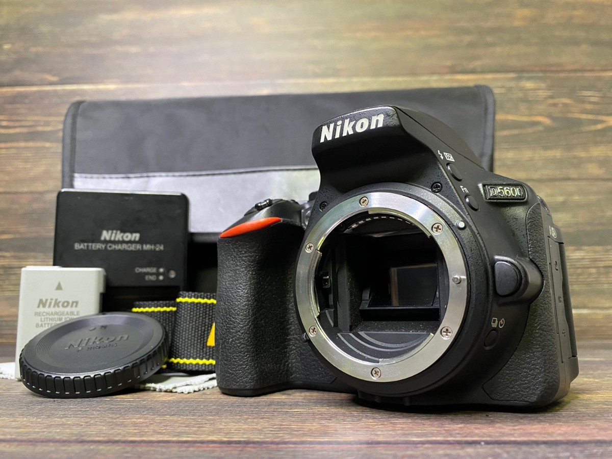 ニコン Nikon D5600 ボディ デジタル 一眼レフカメラ 【中古】（ニコン  
