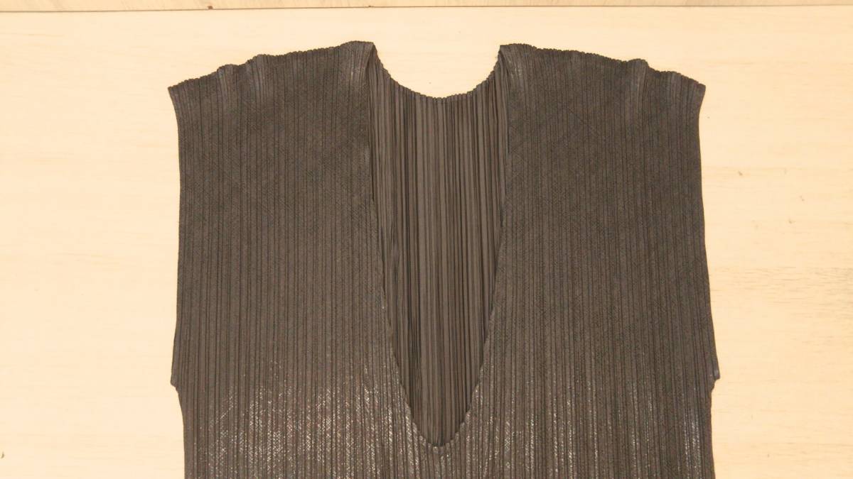 PLEATS PLEASE ISSEY MIYAKE プリーツプリーズ ノースリーブワンピース【PP31-JT617】チャコールブラウン チェック柄プリント【サイズ: 4】