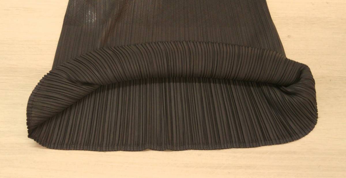 PLEATS PLEASE ISSEY MIYAKE プリーツプリーズ ノースリーブワンピース【PP31-JT617】チャコールブラウン チェック柄プリント【サイズ: 4】