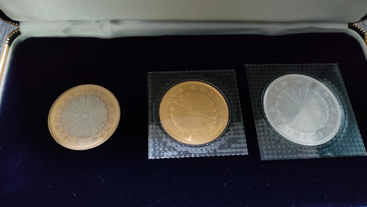天皇陛下御在位六十年記念貨幣10万円金貨・1万