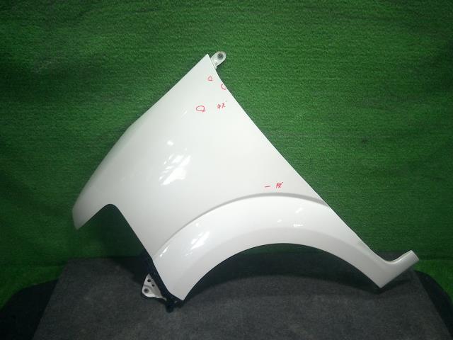 Ｎ－ＢＯＸ DBA-JF1 左Fフェンダー NH875P 60261-TY0-010ZZ