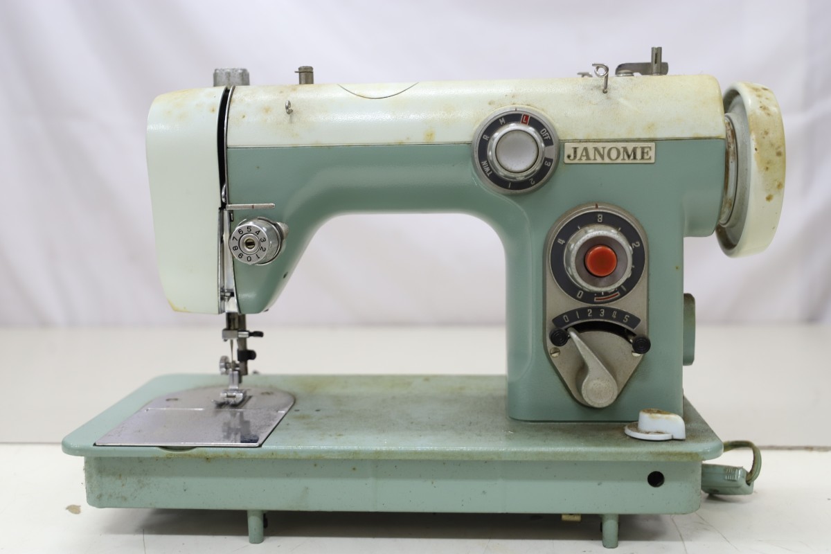 JANOME ジャノメ ミシン MODEL670 レトロ アンティーク 本体のみ（B8953）