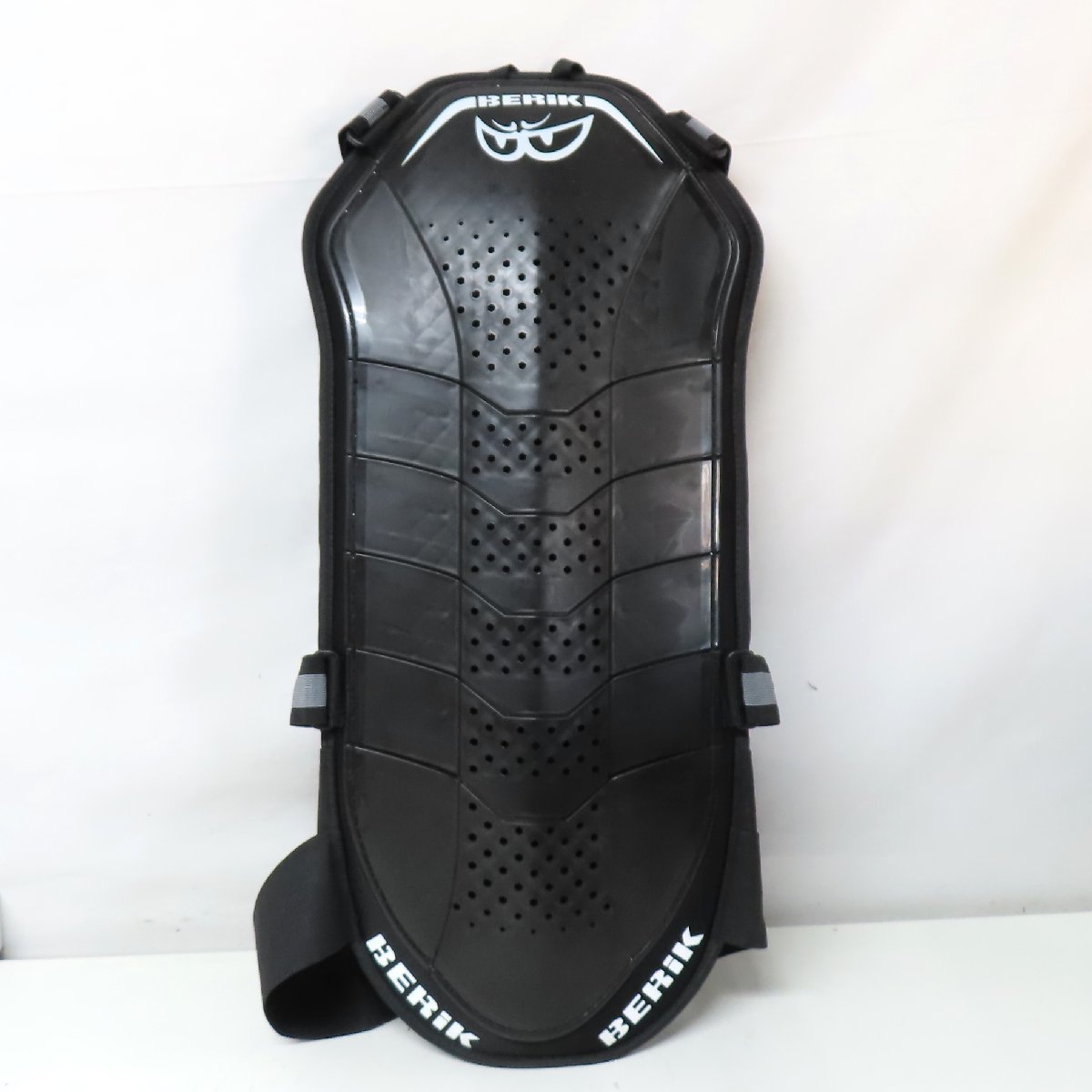 中古美品】BERIK ベリック バックプロテクター 背中 ガード 大人