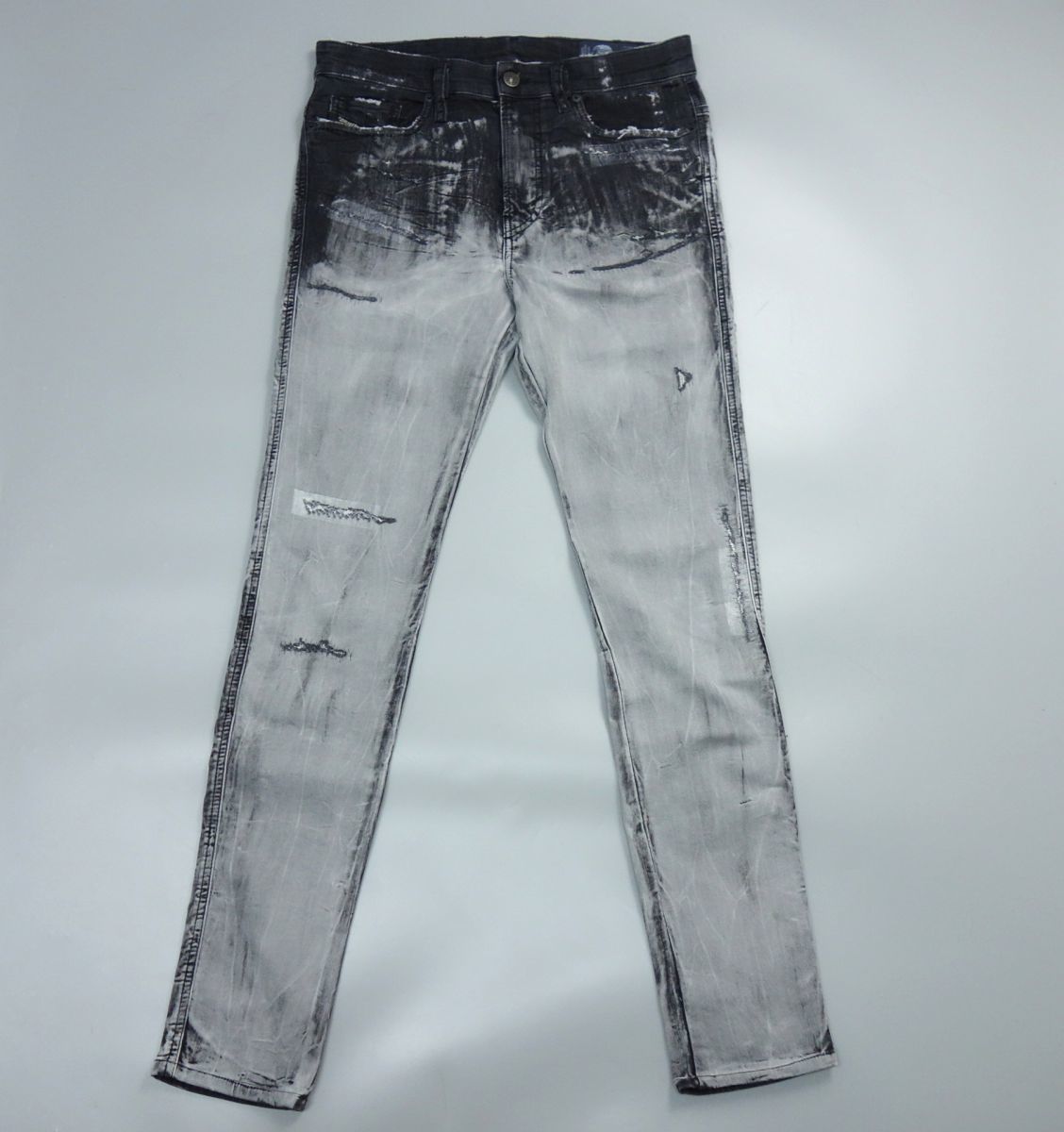 DIESEL(ディーゼル) ジョグジーンズ JOGG JEANS D-AMAGE 新品 DIESEL(ディーゼル) ジョグジーンズ JOGG JEANS D-AMAGE 新品