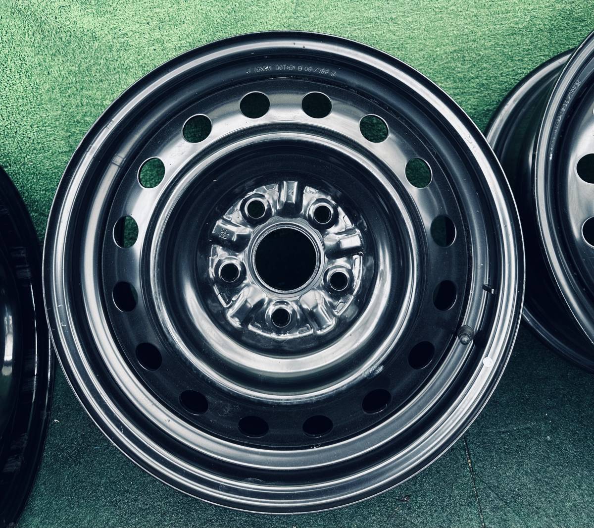16インチ 7J +40 穴 5 PCD 114.3 ハブ径 60 トヨタ純正 4本スチール 