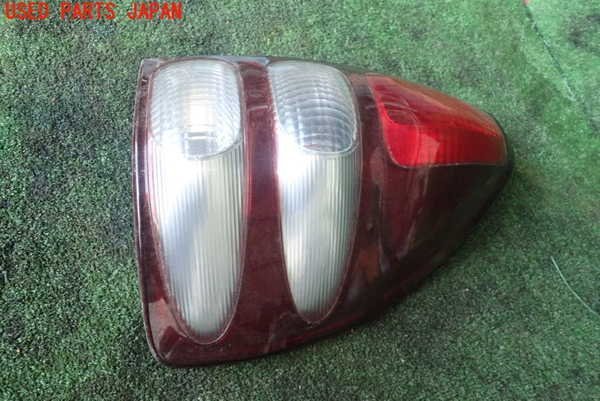 5UPJ-85201530]ランクルプラド(RZJ120W)右テールランプ 中古