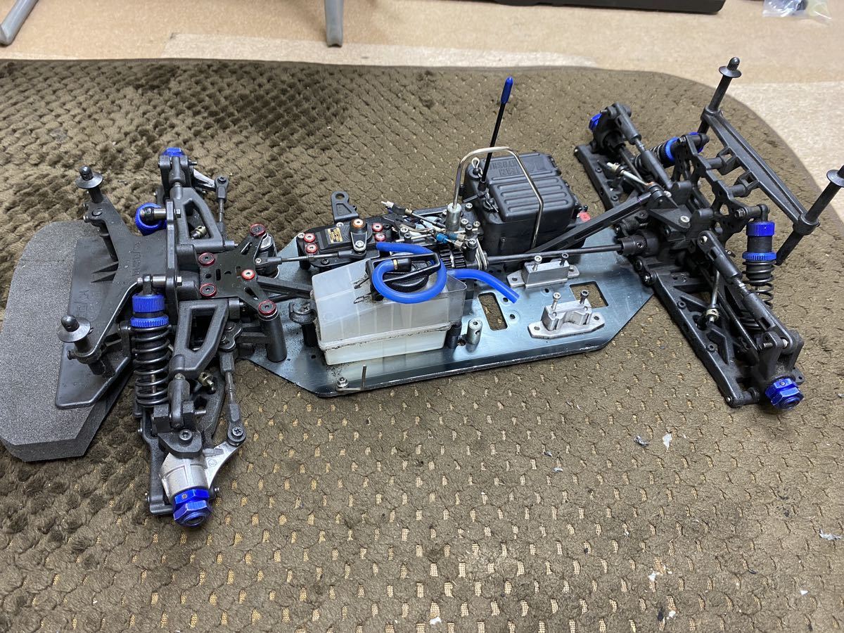 京商インファーノGT2の車体中古 予備パーツ多少 ステアリングサーボ 受信機バッテリーおまけ付き