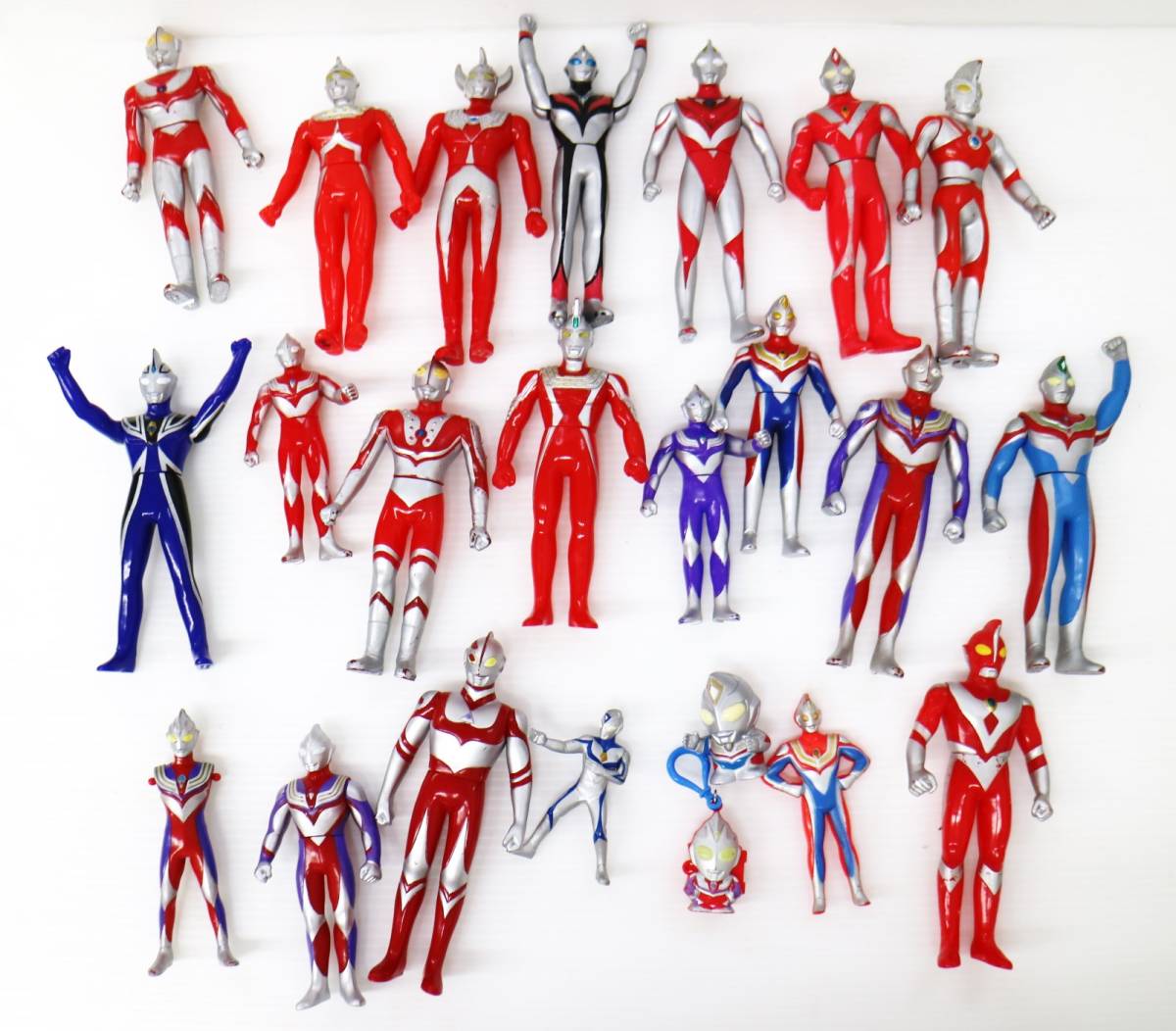 ◯佐川140サイズ JT4s76 フィギア ウルトラマン などおまとめ 生乾き臭 