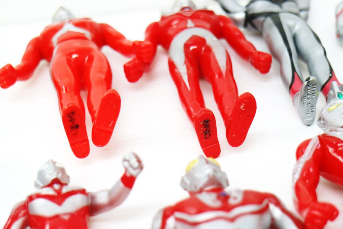 ◯佐川140サイズ JT4s76 フィギア ウルトラマン などおまとめ 生乾き臭 