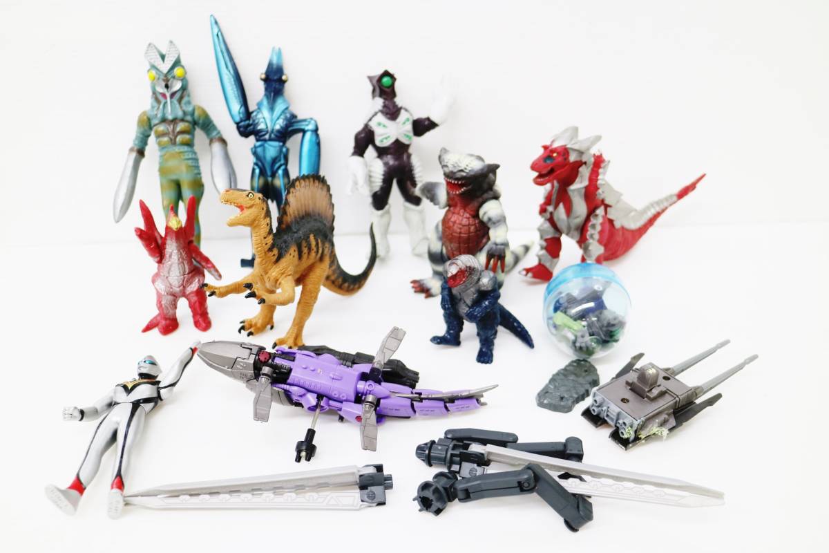 ◯佐川140サイズ JT4s76 フィギア ウルトラマン などおまとめ 生乾き臭