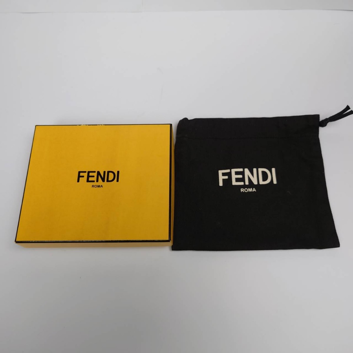 極美品】FENDI フェンディ 財布 ウォレット 二つ折り バグズ アイ