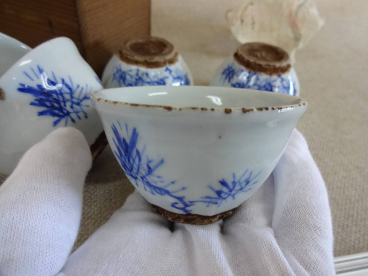 染付虫食い煎茶器箱入り一式（検索：初期伊万里 李朝 酒器）