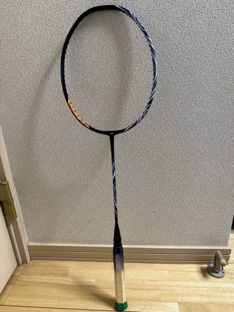 美品 YONEX アストロクス100ZZ 4U5 YONEX 4U5 アストロクス100ZZ