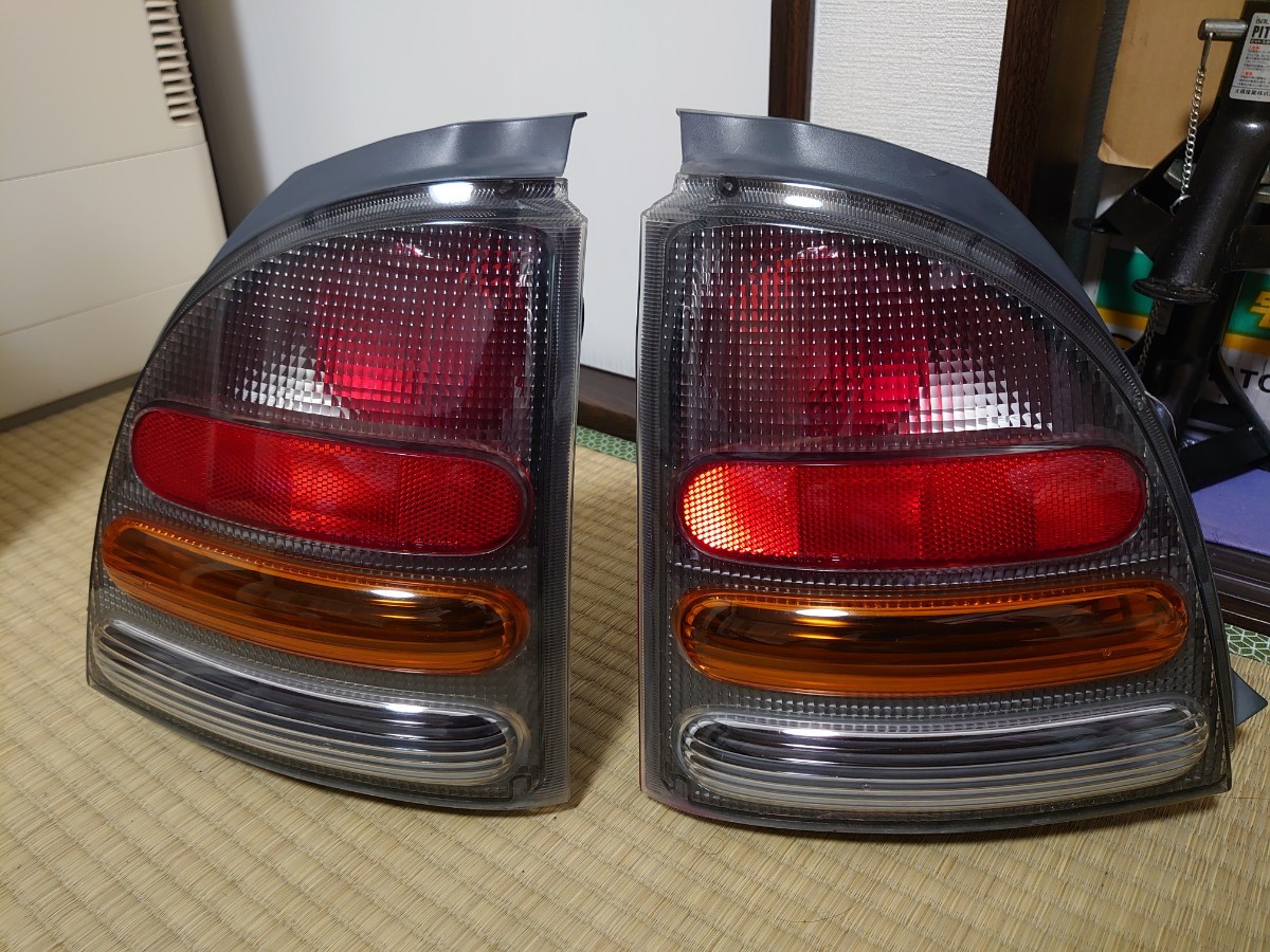 トヨタ クラウン GRS200純正HID 右 ヘッドライト HCHR-686。 トヨタ GRS200 クラウン ロイヤル 純正 HID ヘッドライト 左 運転席側