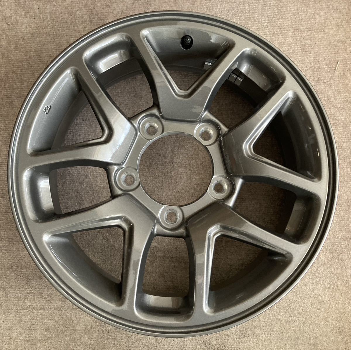 新型ジムニー 純正アルミホイール　1本　新車外し JB64 スペアタイヤ　リペアに　背面タイヤ