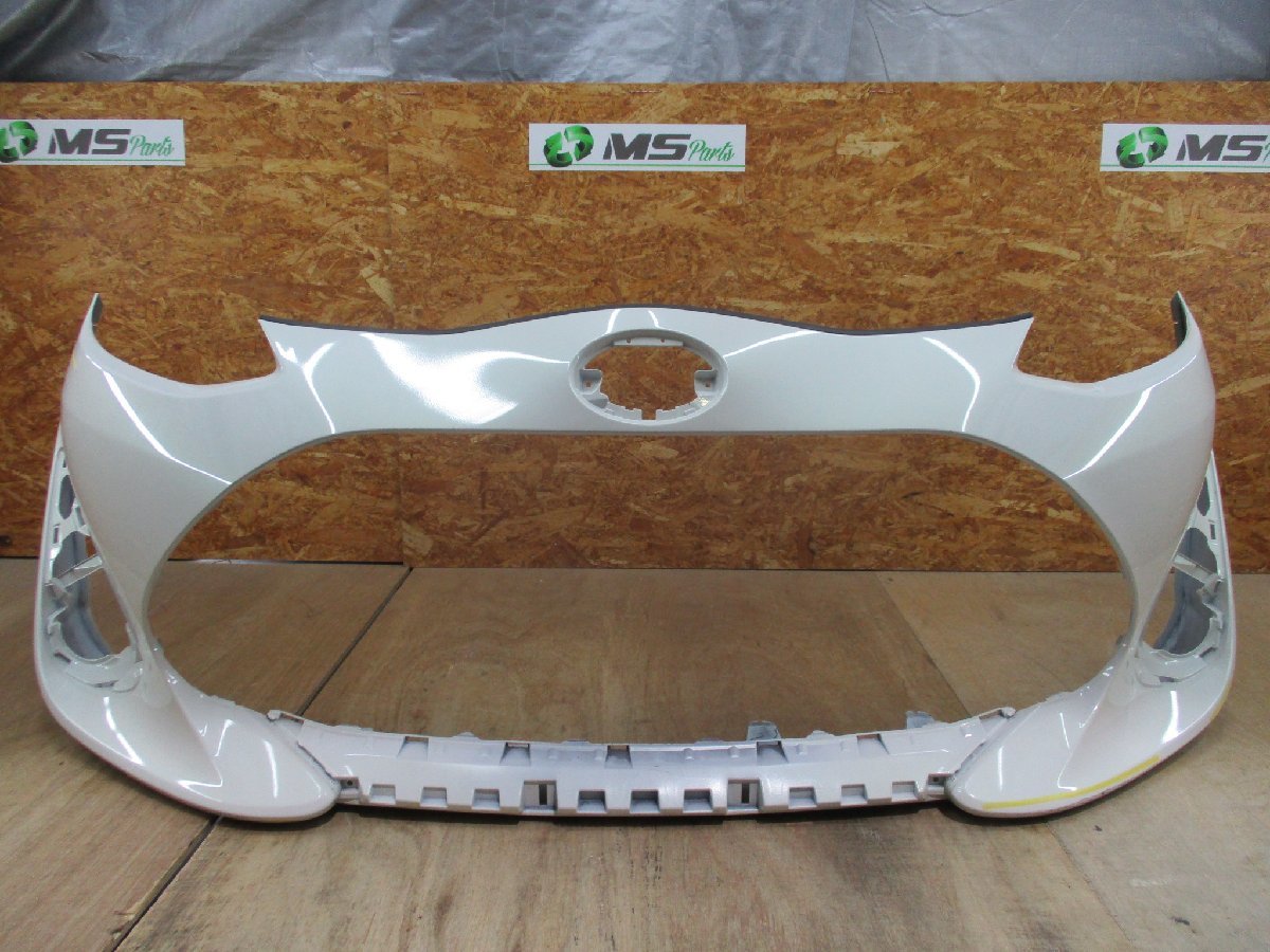 即決　アクア　NHP10　後期　フロントバンパー　純正 /52119-52A60　3型