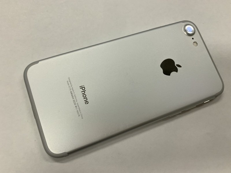 DH765 SIMフリー iPhone7 シルバー 32GB ジャンク ロックOFF iPhone7