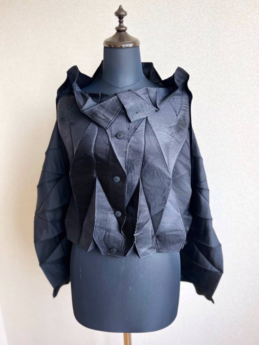 PLEATS PLEASE ISSEY MIYAKE（テーラードジャケット）のフリマアイテム 