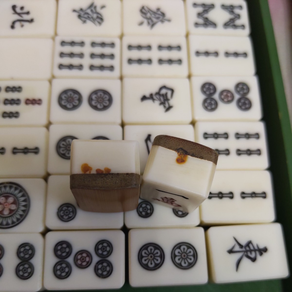 ◎【 麻雀牌 まとめ売り 】 昭和レトロ ボードゲーム 背 マージャン 