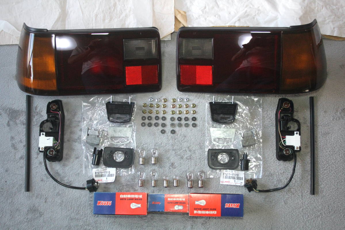 トヨタ AE86 トレノ クーペ 2ドアGT 前期 1・2型 テール 左右 新品 