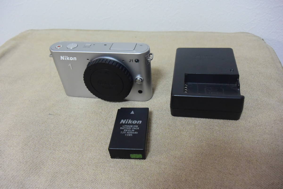 J1 0 Nikon ジャンクNikon ニコン ホワイト ミラーレス一眼カメラ 1