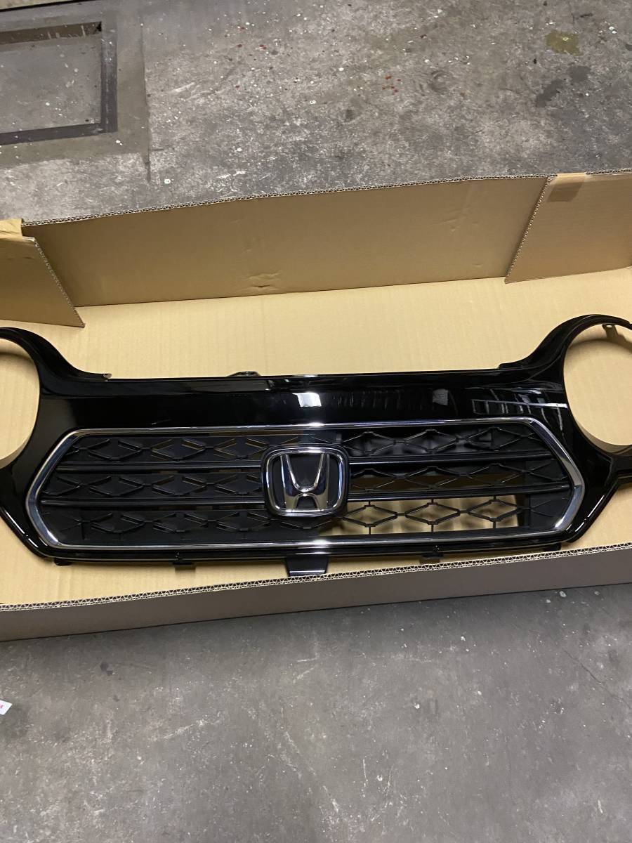 新型N-ONEプレミアム用クロームメッキモール付フロントグリル。新車時 