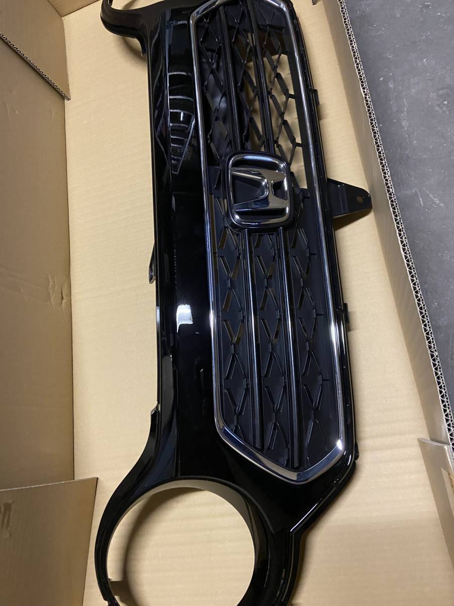 新型N-ONEプレミアム用クロームメッキモール付フロントグリル。新車時 