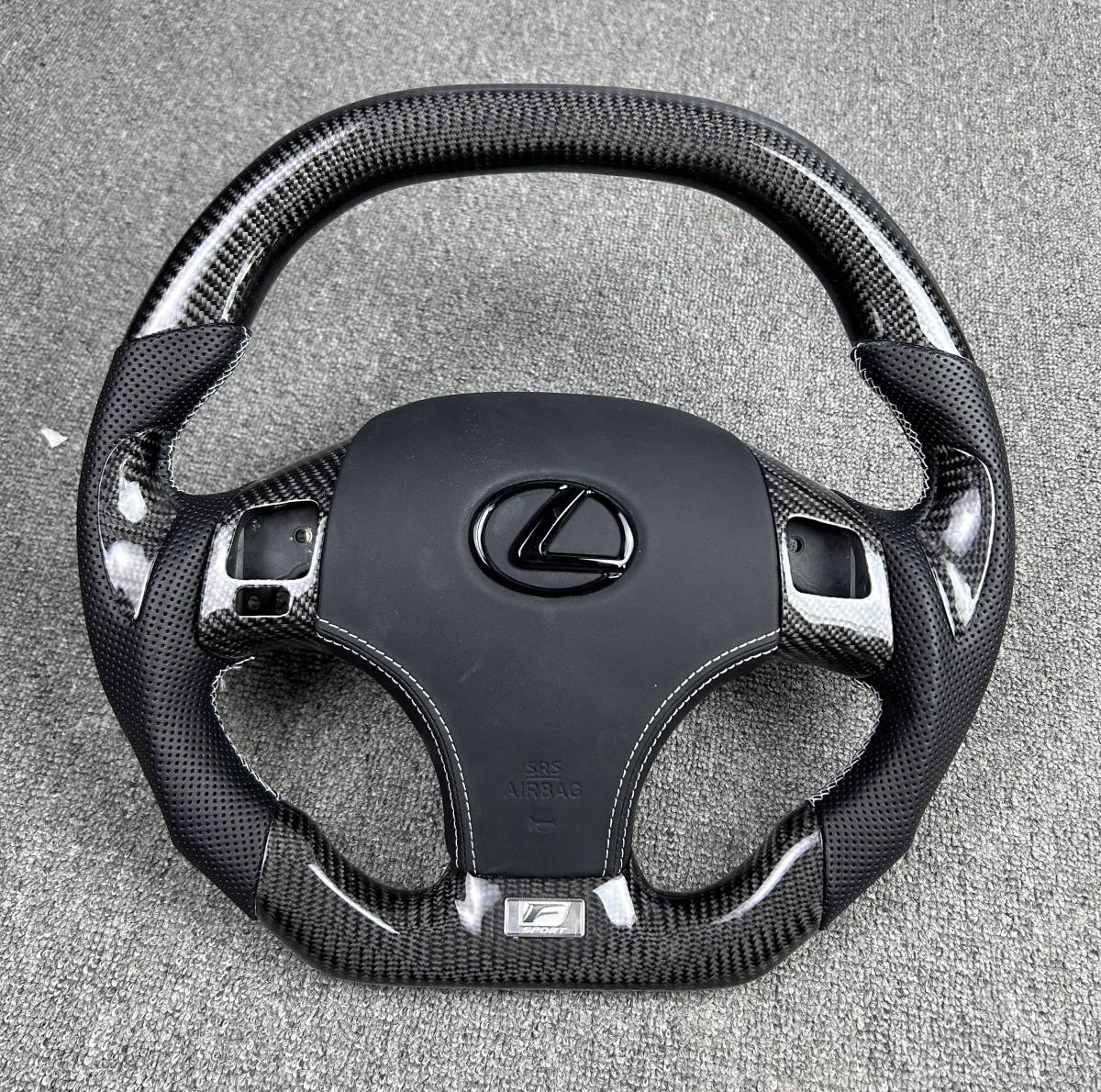 レクサス GSE25 IS250　IS350　ISF　リアルカーボン製　ステアリング1個　スイッチカバー付く　エアバッグカバー付く　