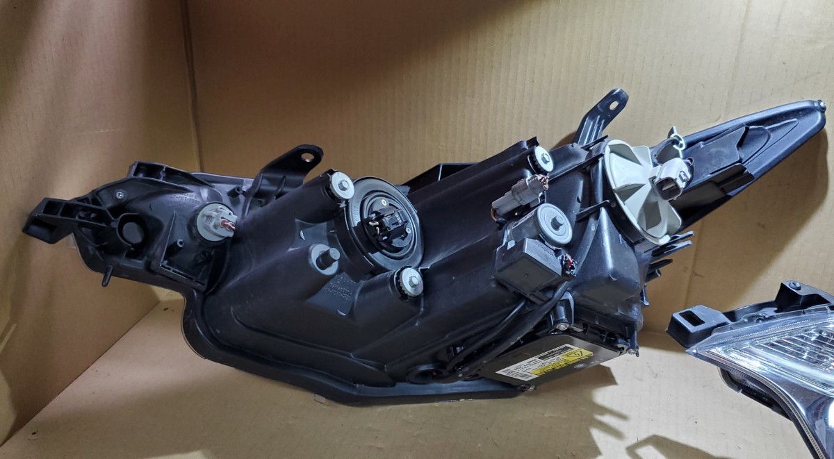 トヨタ エスティマ GSR50 純正 HIDヘッドライト 左右セット KOITO 28