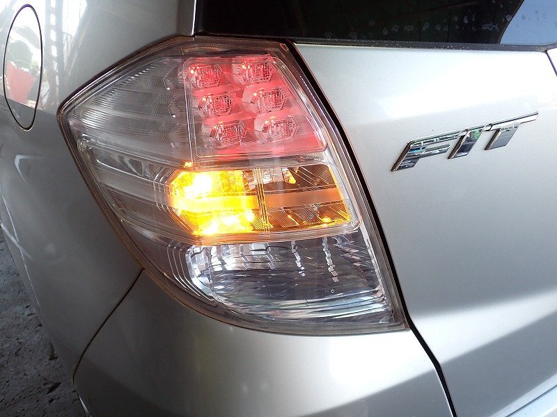 ホンダ GP1 フィット ハイブリッド HV 純正 テールランプ 左右 LED