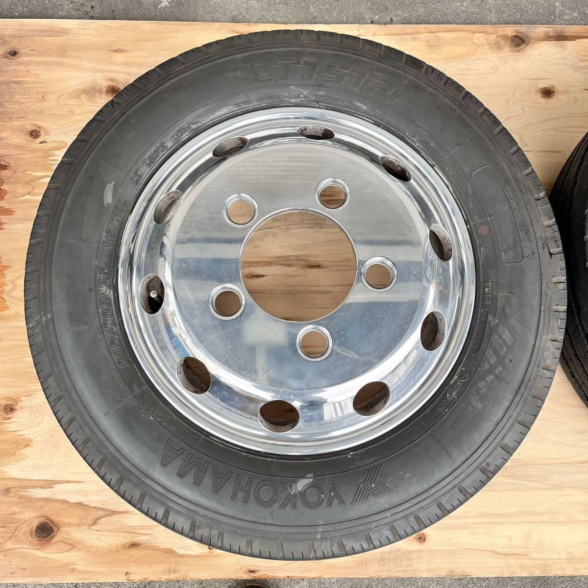 中古良品】アルコア 大型 トラック 増トン バス 17.5×5.25+120 203.2 