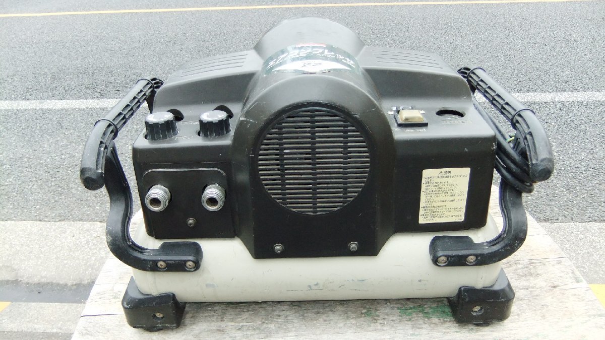 763 makita 50Hz エアコンプレッサ　AC2211