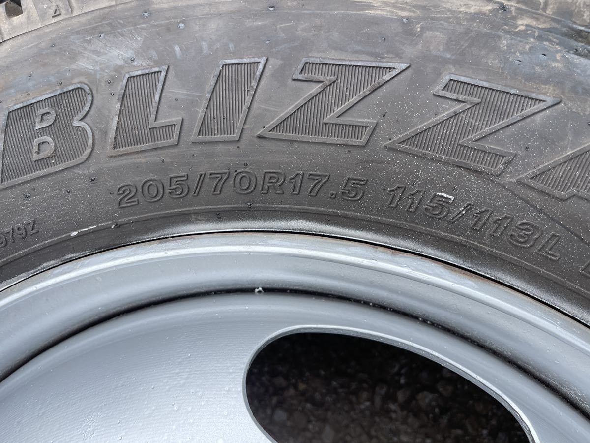 W979 115⁄113L BLIZZAK 205⁄70R17.5 ブリヂストン LT W989 □BS新品 