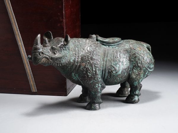 V580. 中国古玩 青銅 文様入 犀 香炉 / 金工美術彫刻美術香道具仏具