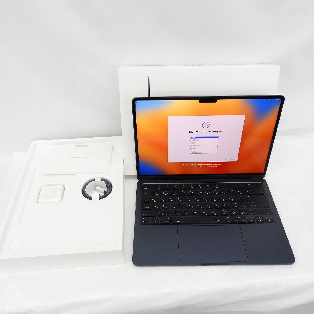 美品】Apple アップル ノートパソコン MacBook 2022 MN703J/A 