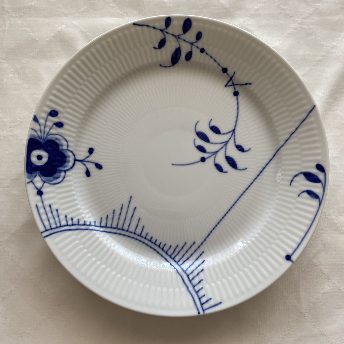  ロイヤルコペンハーゲン ROYAL COPENHAGEN ブルー フルー テッド メガ プレート 27(ロイヤルコペンハーゲン)｜売買されたオークション情報、yahooの商品情報をアーカイブ公開 - オークファン ロイヤルコペンハーゲン
